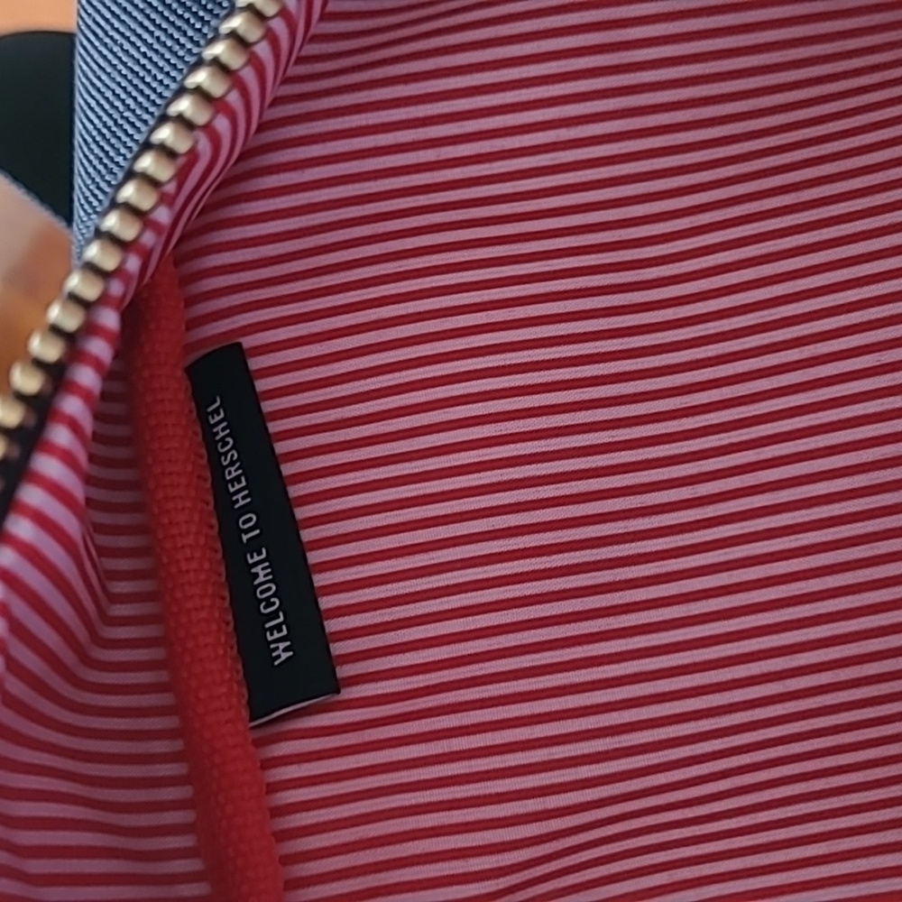 NWOT Herschel TCU Belt Bag - Picture 4 of 8